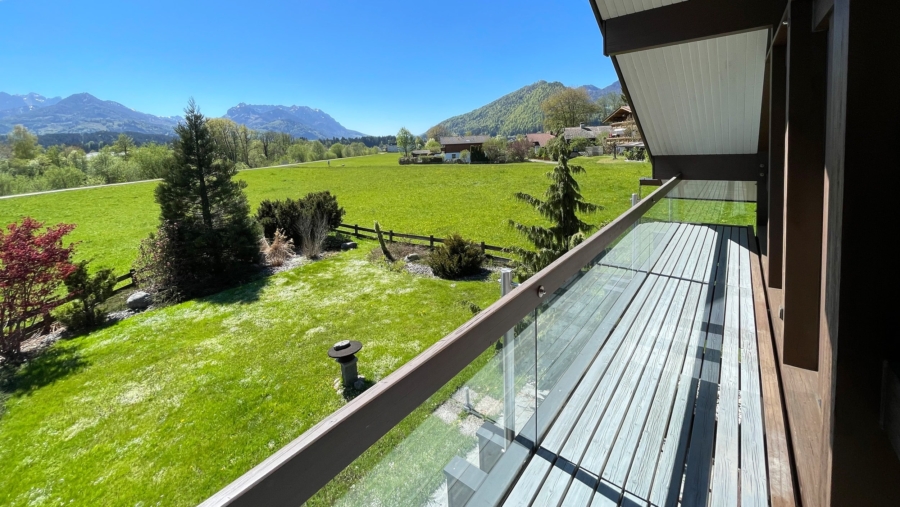 Modernes Einfamilienhaus (HUF-Haus) in Traumlage unweit der Kössener Ache mit herrlichem Bergblick - Blick vom Balkon