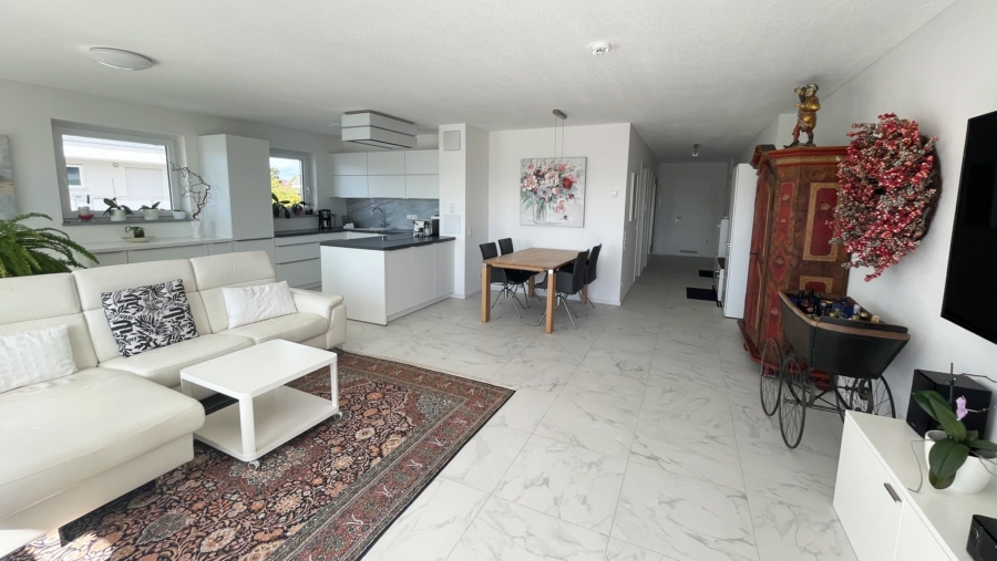 Edle Penthousewohnung mit 4 Zimmern, 2 Bädern, ca. 141 m² Wohnfläche & ca. 61 m² großer Dachterrasse - Wohn- und Essbereich