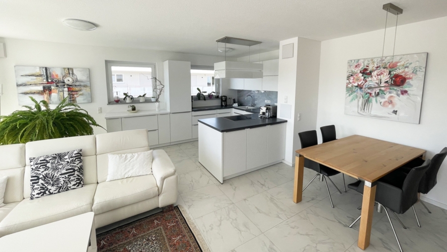 Edle Penthousewohnung mit 4 Zimmern, 2 Bädern, ca. 141 m² Wohnfläche & ca. 61 m² großer Dachterrasse - Essbereich