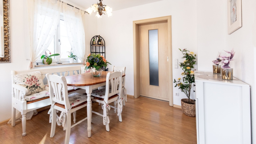 Elegante Doppelhaushälfte mit schönem Süd-/Westgarten in sehr guter Wohnlage zu verkaufen! - Essecke