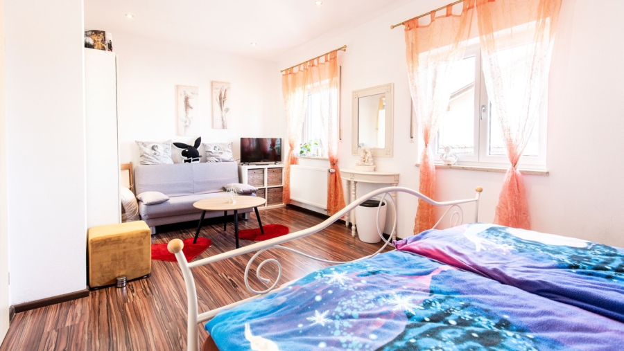 Elegante Doppelhaushälfte mit schönem Süd-/Westgarten in sehr guter Wohnlage zu verkaufen! - Kinderzimmer