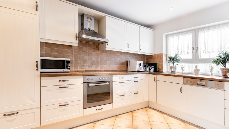 Elegante Doppelhaushälfte mit schönem Süd-/Westgarten in sehr guter Wohnlage zu verkaufen! - Küche