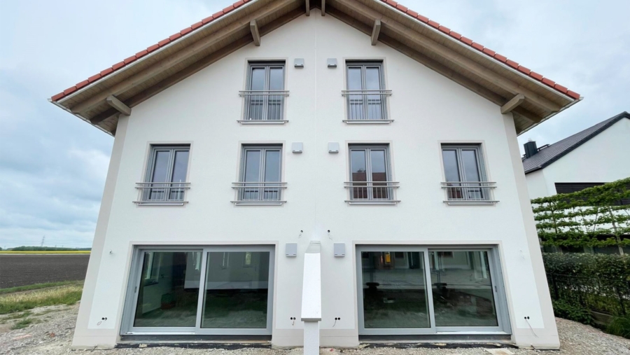 Moderne Neubau-Doppelhaushälfte in sehr ruhiger Wohnlage im Herzen von Gelting zum Erstbezug - Hausansicht