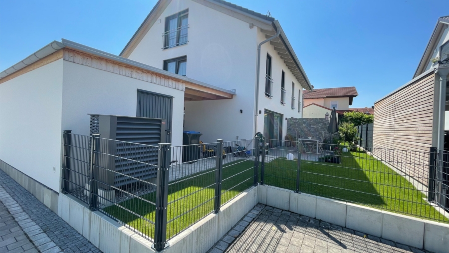 Lichterfüllte Doppelhaushälfte mit sonniger Westausrichtung in sehr ruhiger Lage - Garten