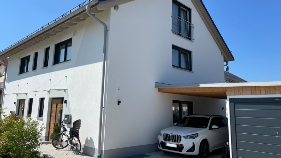 Lichterfüllte Doppelhaushälfte mit sonniger Westausrichtung in sehr ruhiger Lage - Garage