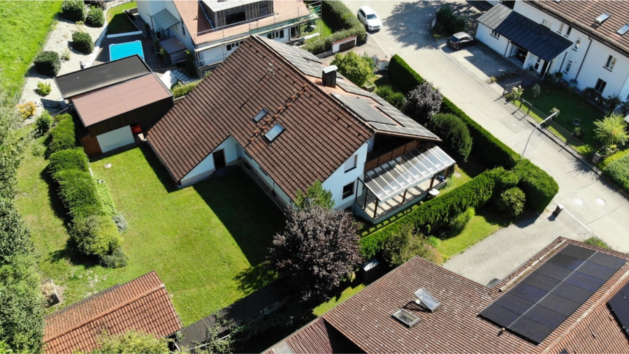 Grundsolides Ein- / Zweifamilienhaus in absolut ruhiger Wohnlage in Wartenberg - Luftansicht Garten