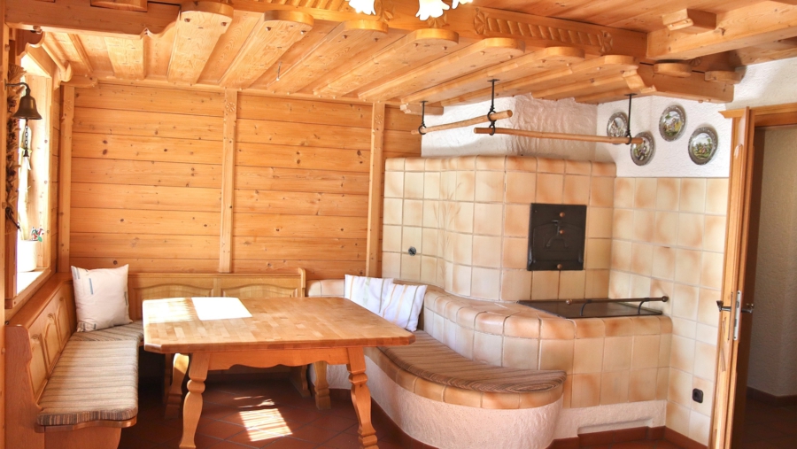 Grundsolides Ein- / Zweifamilienhaus in absolut ruhiger Wohnlage in Wartenberg - Essplatz mit Grundofen