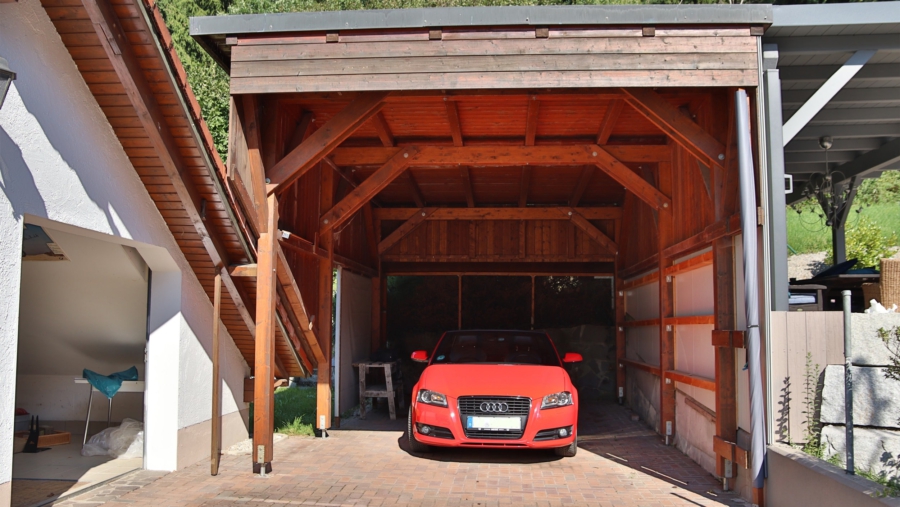 Grundsolides Ein- / Zweifamilienhaus in absolut ruhiger Wohnlage in Wartenberg - Carport