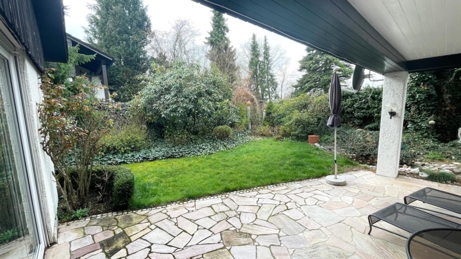 Das Einfamilienhaus der 1.000 Möglichkeiten mit ca. 573 m² Grund und idealer Süd-/Westausrichtung - Ausblick Terrasse