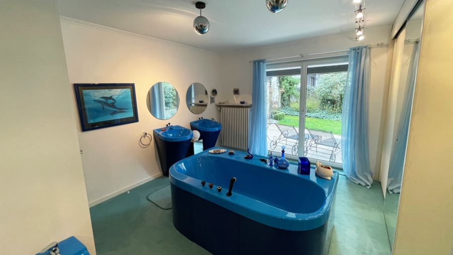 Das Einfamilienhaus der 1.000 Möglichkeiten mit ca. 573 m² Grund und idealer Süd-/Westausrichtung - Bad im Erdgeschoss