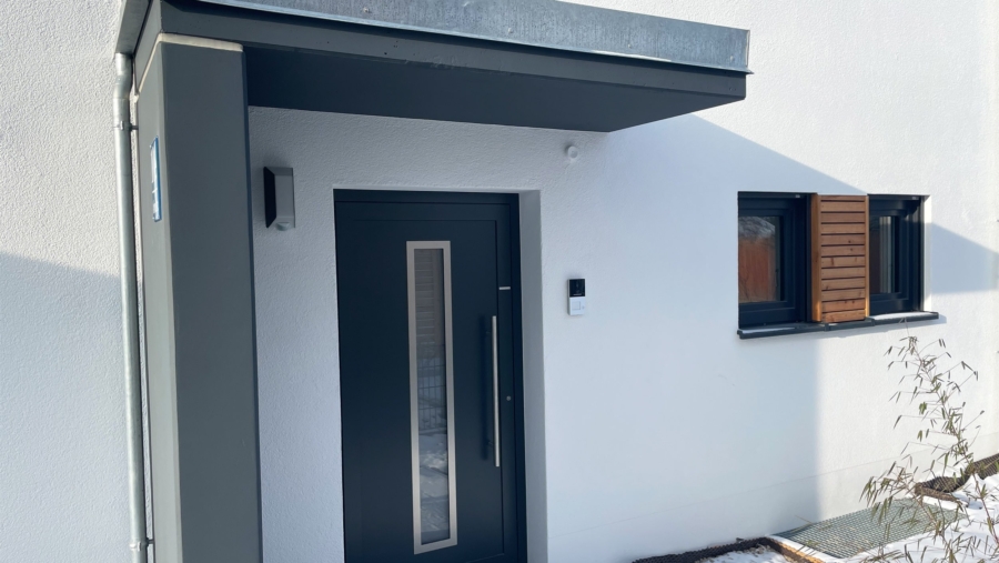 Bezug sofort möglich! Exklusives Stadthaus mit edlem Kaminofen, 2 Bädern in Toplage Untermenzing - Hauseingang