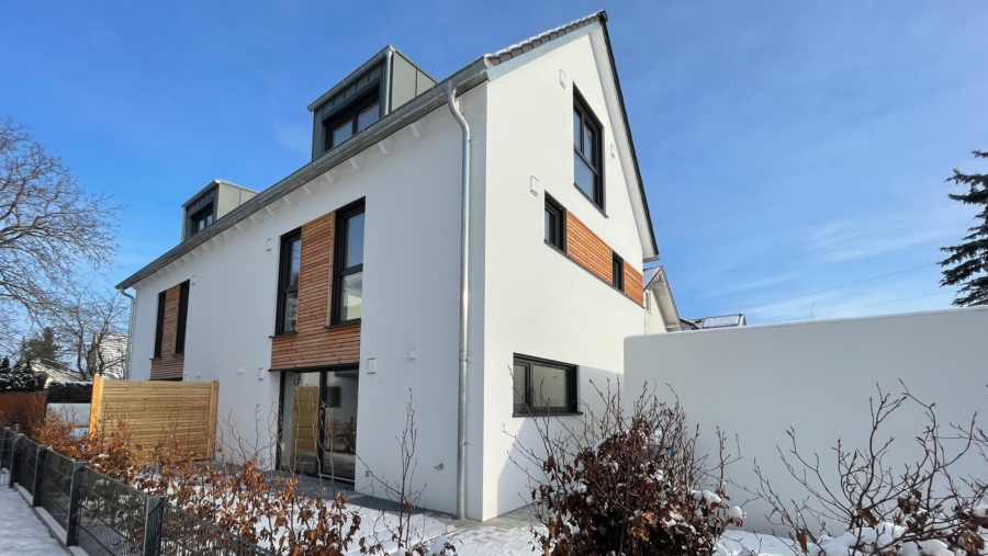 Bezug sofort möglich! Exklusives Stadthaus mit edlem Kaminofen, 2 Bädern in Toplage Untermenzing - Hausansicht 1