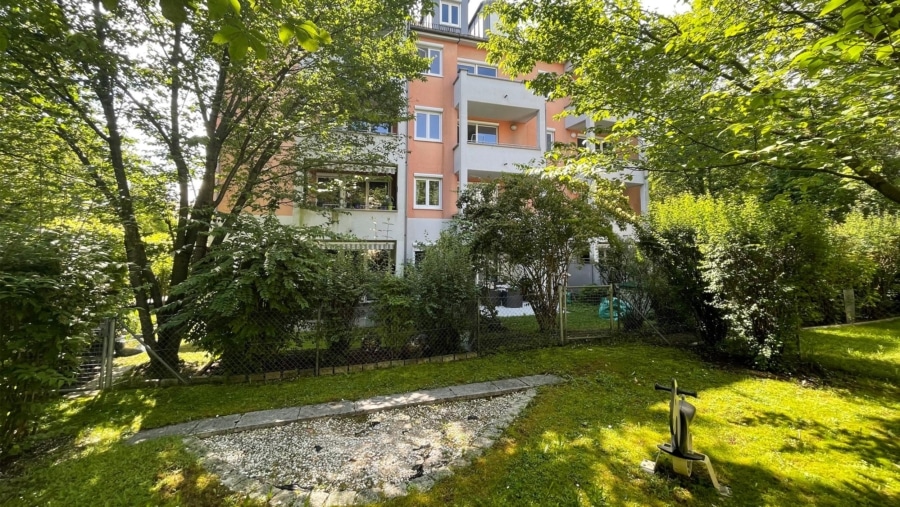 Moderne 4-Zimmer-Eigentumswohnung mit großem Westbalkon, TG-Stellplatz und Blick ins Grüne Freimanns - Balkon