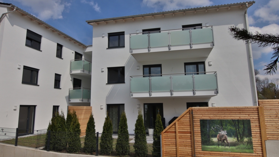 Moderne 1-Zimmer-Eigentumswohnung mit ca. 15,00 m² großer Dachterrasse & TG-Stellplatz in Eichenried - Süd-/Westansicht