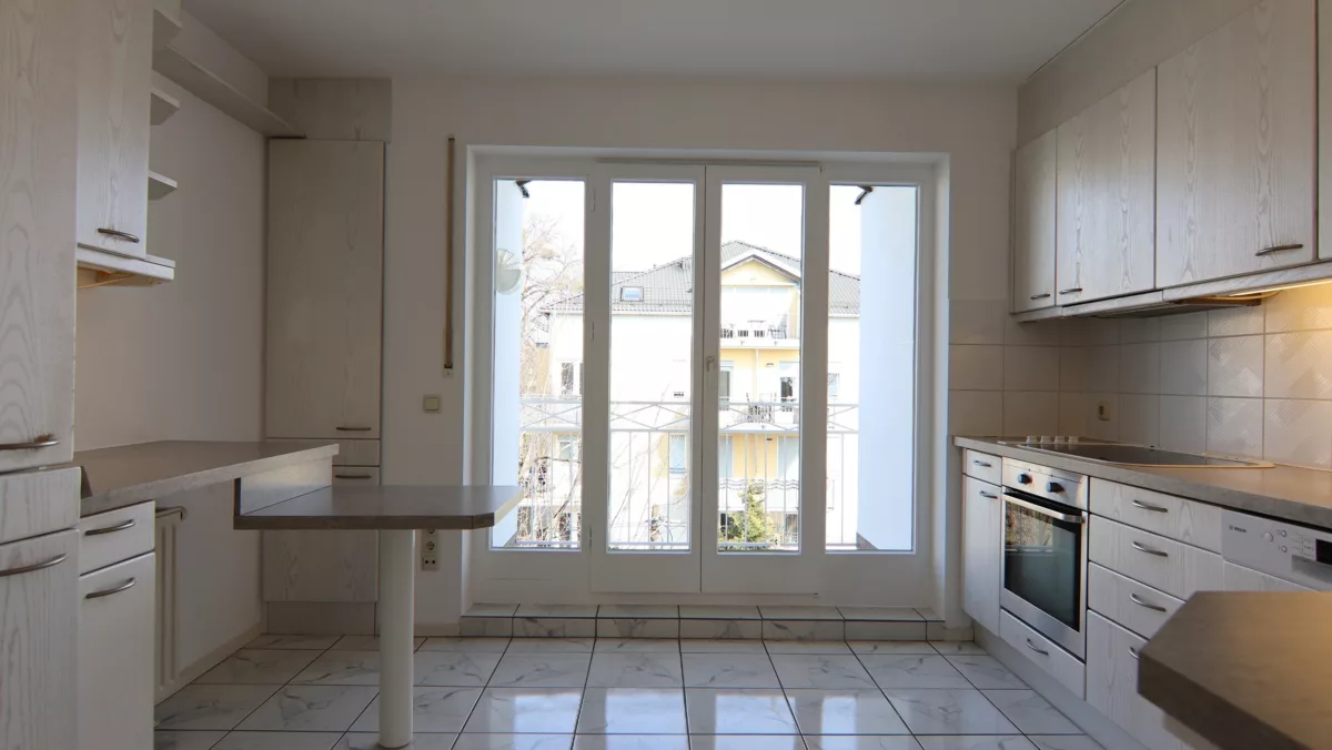Küche mit Balkon