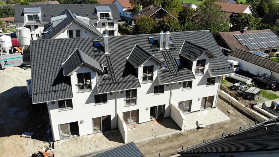 Modernes Neubau Reiheneckhaus mit ca.178 m² Wohnfläche, 5 Zimmern & 2 Bädern in Bestlage Alt-Finsing - Südansicht