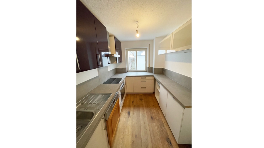 Helle 3,5-Zimmer-Gartenwohnung mit Soutterainbereich, 117 m² Wohnfläche, 2 Bädern & großem Garten - Küche