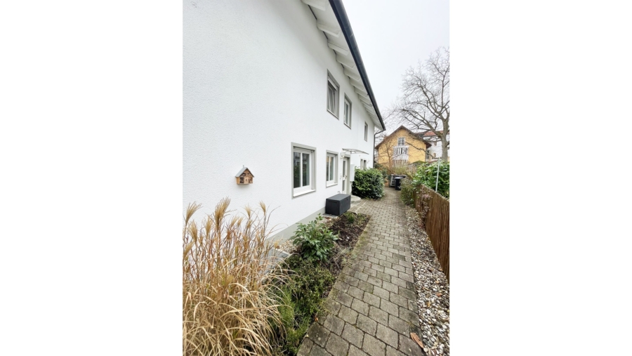 Helle 3,5-Zimmer-Gartenwohnung mit Soutterainbereich, 117 m² Wohnfläche, 2 Bädern & großem Garten - Zugang zum Haus