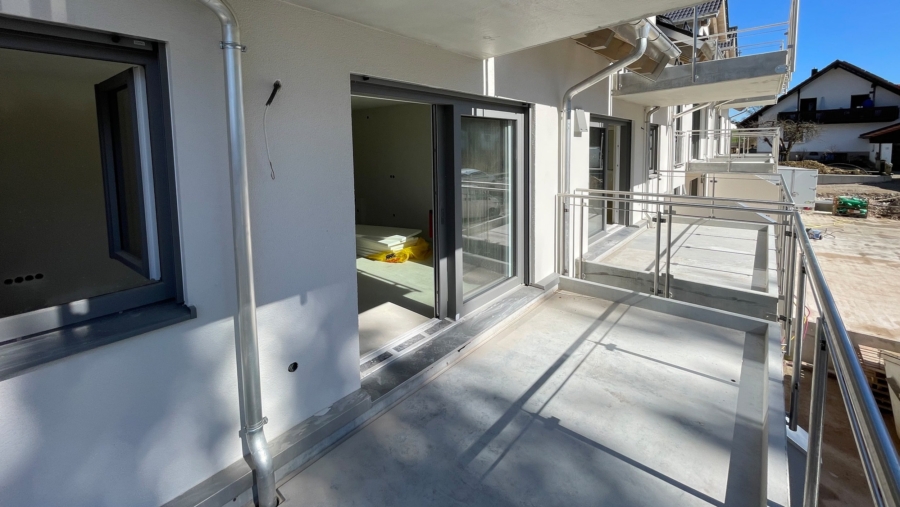 Moderne 2-Zimmer-Wohnung mit ca. 60 m² Wohnfläche, großem Südbalkon & geräumigen TG-Stellplatz - Balkon