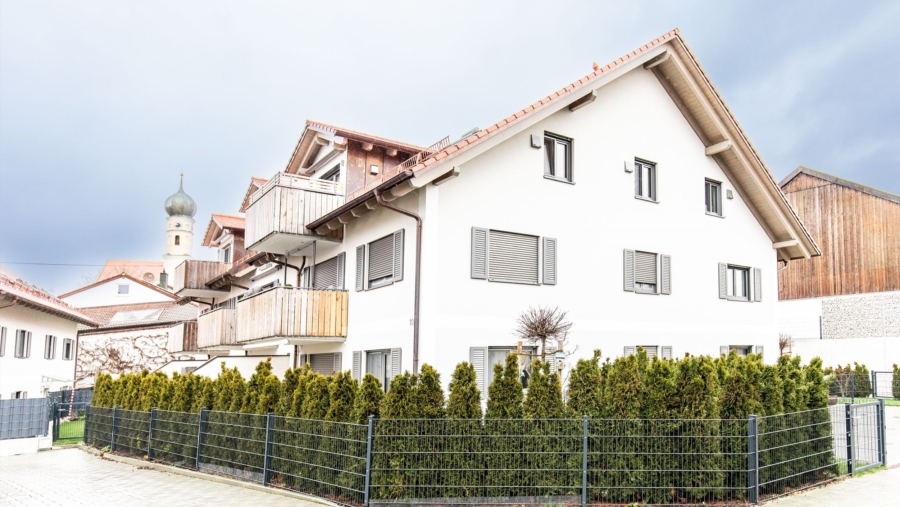 Absolute Rarität! Edle 4-Zimmer-Dachgeschosswohnung mit Luxusausstattung und großem Westbalkon - Außenansicht