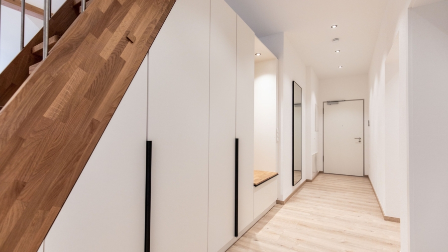 Absolute Rarität! Edle 4-Zimmer-Dachgeschosswohnung mit Luxusausstattung und großem Westbalkon - Flur