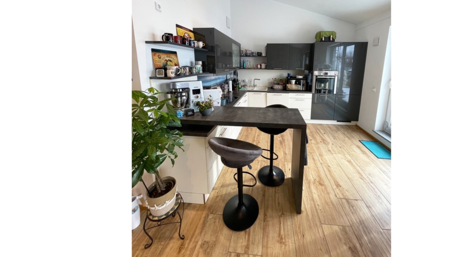 Topzustand! 3-Zimmer-Dachterrassenwohnung mit Einbauküche, TG-Stellplatz & idealer Südausrichtung - Küche