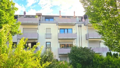 Topzustand! 3-Zimmer-Dachterrassenwohnung mit Einbauküche, TG-Stellplatz & idealer Südausrichtung, 84416 Taufkirchen, Dachgeschosswohnung