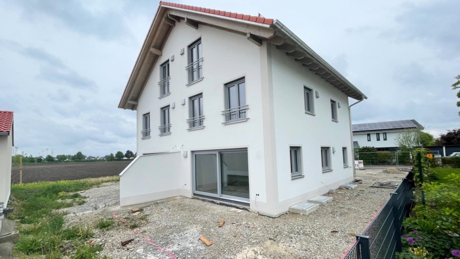 Moderne Neubau-Doppelhaushälfte in sehr ruhiger Wohnlage im Herzen von Gelting zum Erstbezug - Hausansicht