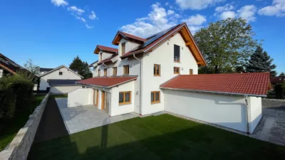 Exklusive Neubau-Doppelhaushälfte in sehr ruhiger Wohnlage im Herzen von Oberneuching zum Erstbezug, 85467 Neuching, Doppelhaushälfte