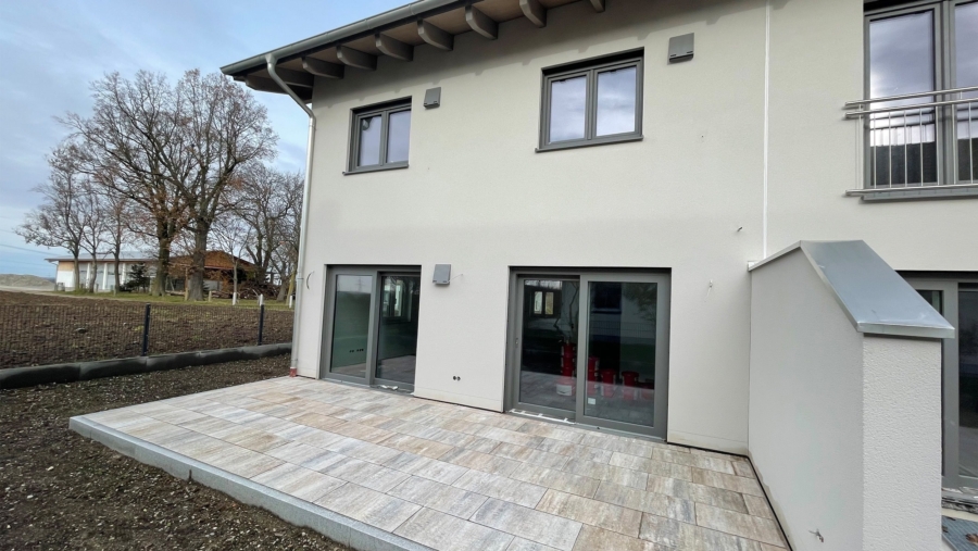 Modernes Neubau Reiheneckhaus mit ca. 130 m² Wohnfläche, 4 Zimmern & Sonnenterrasse - Terrasse