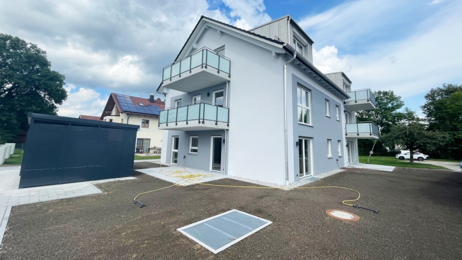 Perfekt geschnittene 2-Zimmer-Eigentumswohnung mit Blick ins Grüne im Herzen von Pliening - Süd-/Westansicht