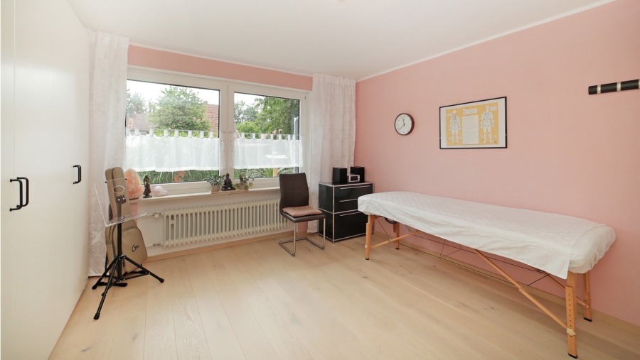 Freistehendes Zweifamilienhaus mit Traumgarten in absolut ruhiger Wohnlage zum Selbstbezug - Kinderzimmer