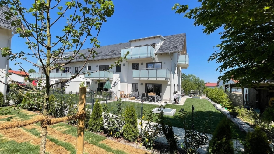 Schöne 3-Zimmer-Eigentumswohnung mit ca. 90 m² Wfl., riesigem Südbalkon, Carport & Stellplatz - Balkonansicht Referenzobjekt