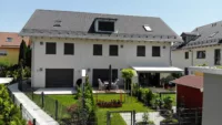 Ansicht Haus mit Terrasse