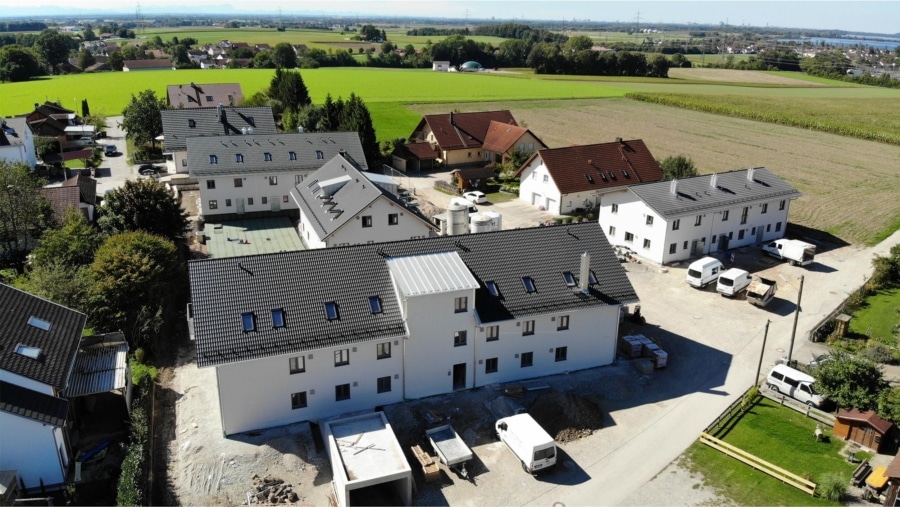 Sehr moderne 4-Zimmer-Dachgeschosswohnung mit 2 großen Balkonen & 2 großen TG-Stellplätzen - Bauvorhaben gesamt