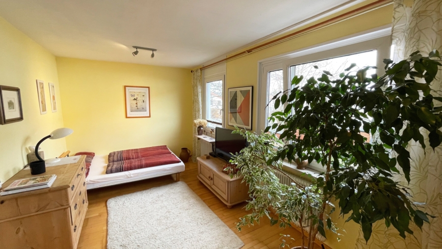 Top gepflegtes Reihenmittelhaus mit ca. 143,96 m² Wohnfläche, 2 Bädern und eingewachsenem Garten! - Gästezimmer