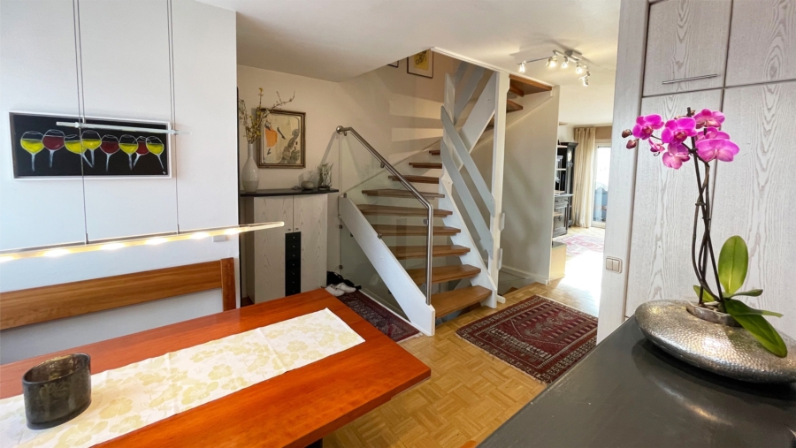 Top gepflegtes Reihenmittelhaus mit ca. 143,96 m² Wohnfläche, 2 Bädern und eingewachsenem Garten! - Essbereich