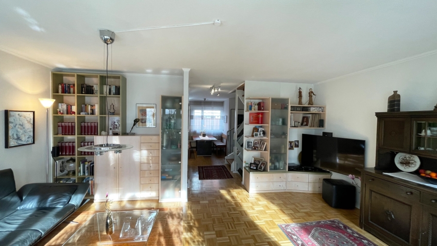 Top gepflegtes Reihenmittelhaus mit ca. 143,96 m² Wohnfläche, 2 Bädern und eingewachsenem Garten! - Wohnzimmer