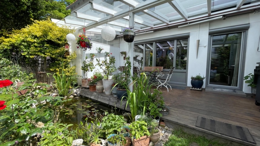 Top gepflegtes Reihenmittelhaus mit ca. 143,96 m² Wohnfläche, 2 Bädern und eingewachsenem Garten! - Terrasse