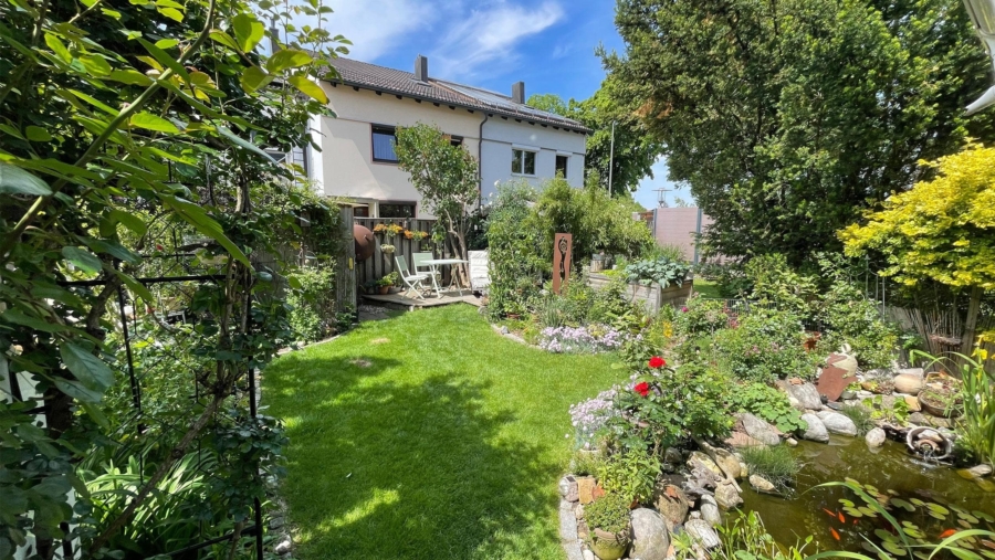 Top gepflegtes Reihenmittelhaus mit ca. 143,96 m² Wohnfläche, 2 Bädern und eingewachsenem Garten! - Garten