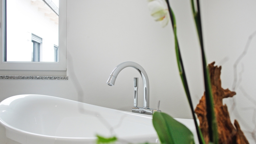 Edle 4-Zimmer-Dachgeschosswohnung mit 136 m²Wohnfläche, 2 Bäder & Luxusausstattung - Detailansicht Badewanne