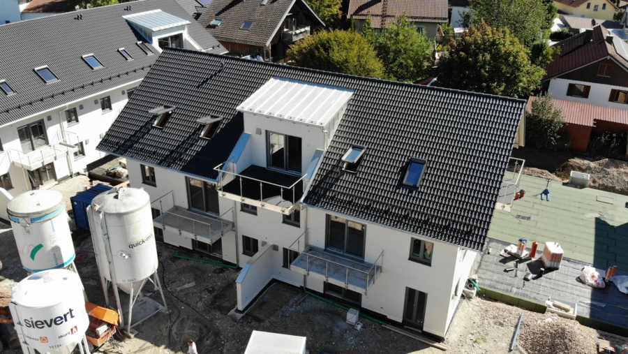 Eine Perle im Herzen von Alt-Finsing! Edle Penthouse Wohnung mit 128 m² Wohnfläche & 2 große Balkone - Westansicht