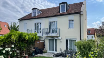 Zum Selbstbezug! Großzügige Doppelhaushälfte mit 5 Zimmern & 2 Bädern, Einzelgarage & TG-Stellplatz, 85737 Ismaning, Doppelhaushälfte