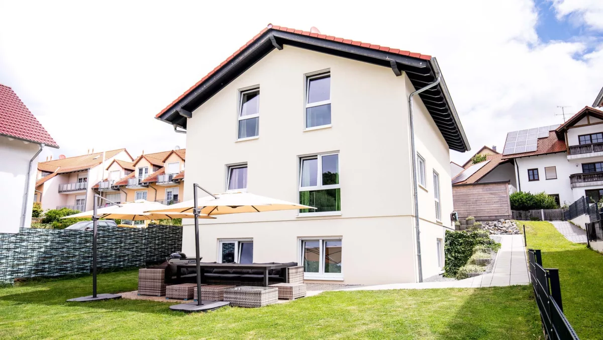 Garten mit Süd-Westterrasse