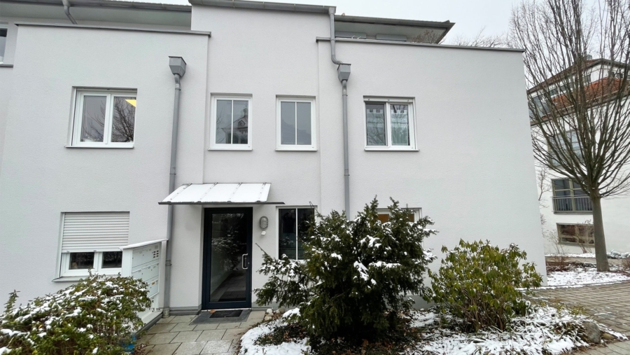 Im Herzen von Erding! Moderne 3-Zimmer-Eigentumswohnung mit großem Westbalkon & TG-Stellplatz - Hauseingang