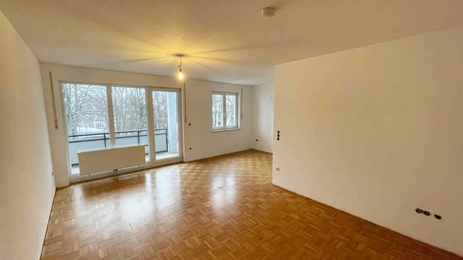 Im Herzen von Erding! Moderne 3-Zimmer-Eigentumswohnung mit großem Westbalkon & TG-Stellplatz - Wohnzimmer