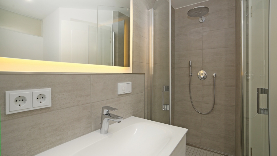 Wohntraum! Exklusive 4-Zimmer-Eigentumswohnung mit 2 Tageslichtbädern und 2 Balkonen - Duschbad