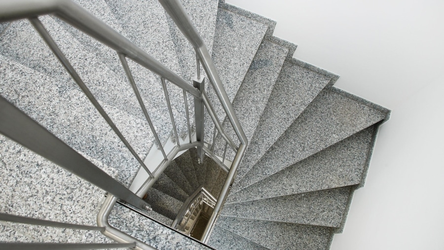 Wohntraum! Exklusive 4-Zimmer-Eigentumswohnung mit 2 Tageslichtbädern und 2 Balkonen - Treppenaufgang