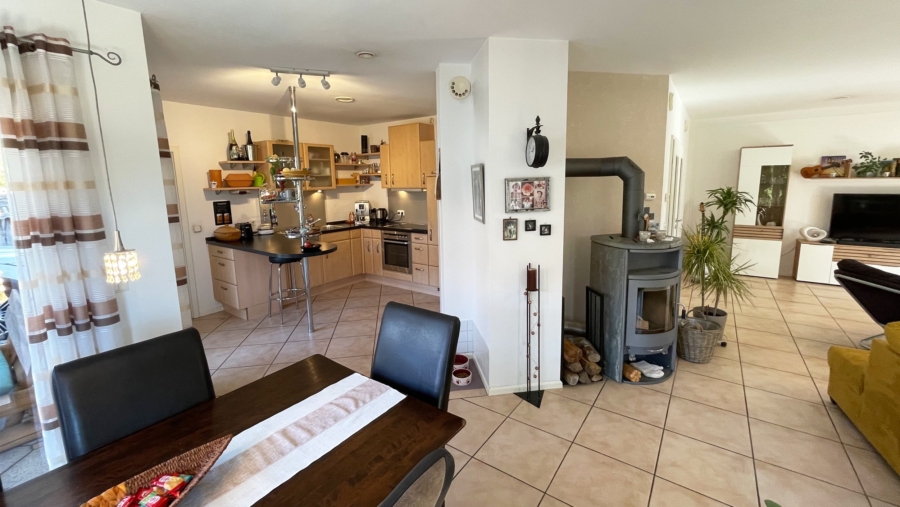 Wunderschönes & genial durchdachtes Zweifamilienhaus mit ca. 261 m² Wohnfläche in Toplage - Kaminofen im Erdgeschoss