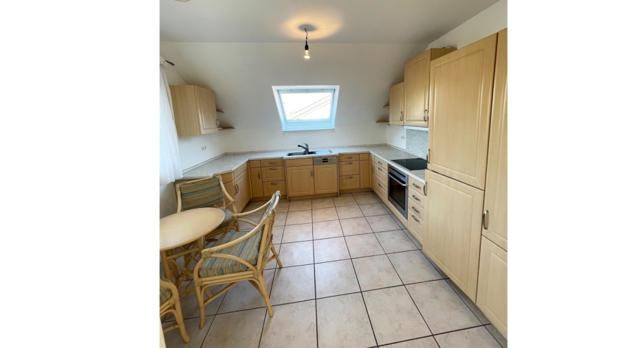 Wunderschönes & genial durchdachtes Zweifamilienhaus mit ca. 261 m² Wohnfläche in Toplage - Küche im Dachgeschoss